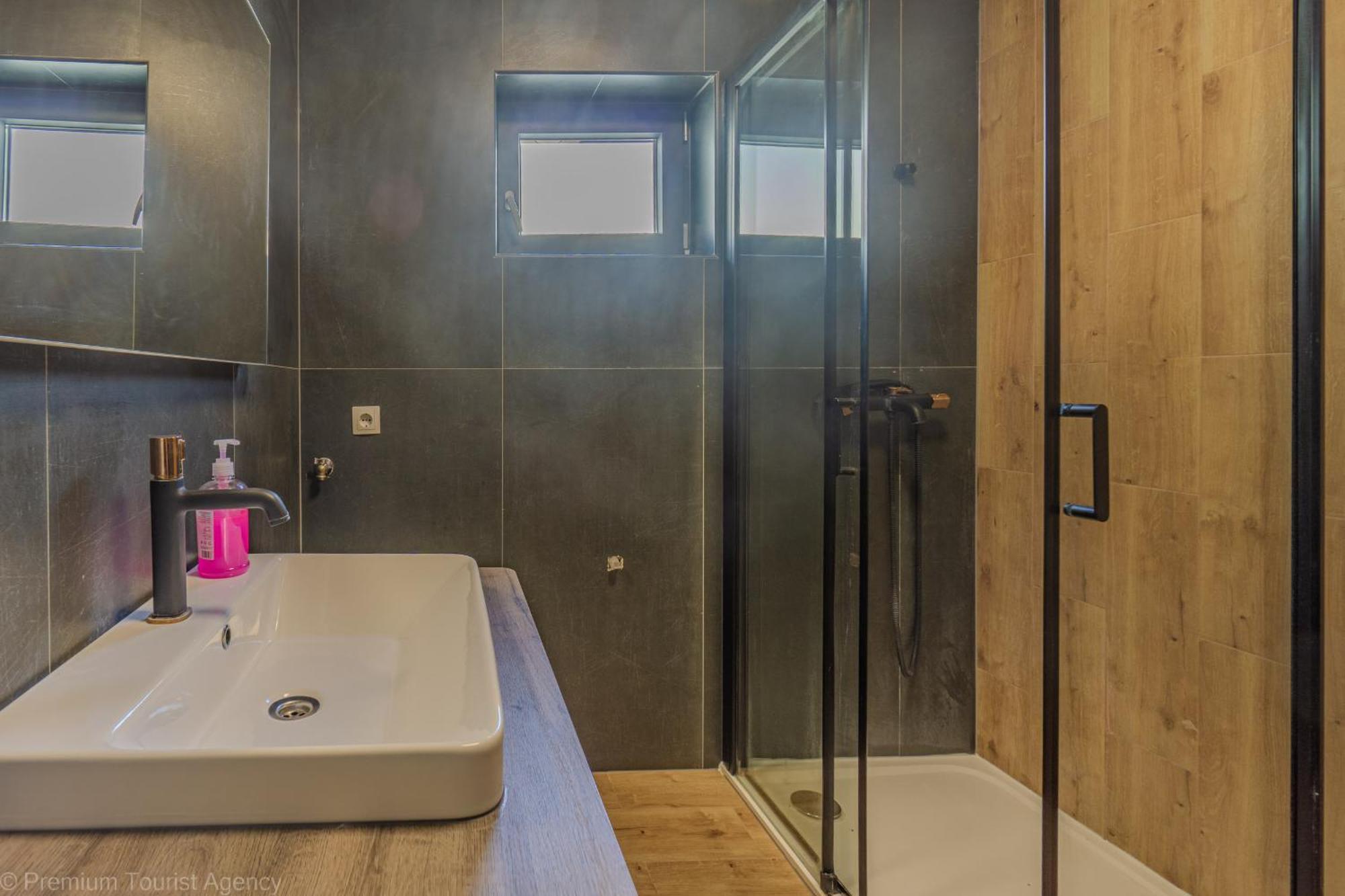 Ivica Super Comfortable, Newly Furnished Apartment In A Top Location ميتغنا المظهر الخارجي الصورة